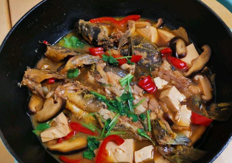 侉炖嘎鱼的做法没那么难,食材准备好,便可以拥有香醇味道