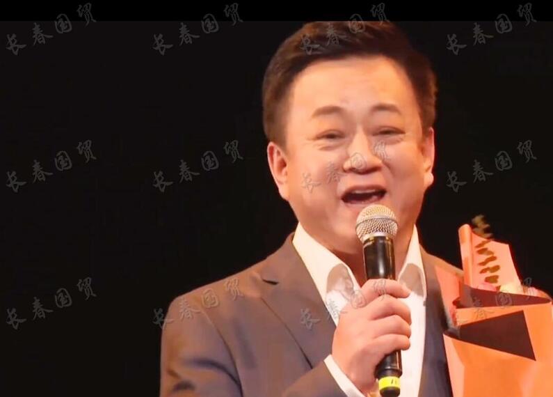 58岁朱军近照曝光面部发福眼角皱纹明显央视一哥变成这样了