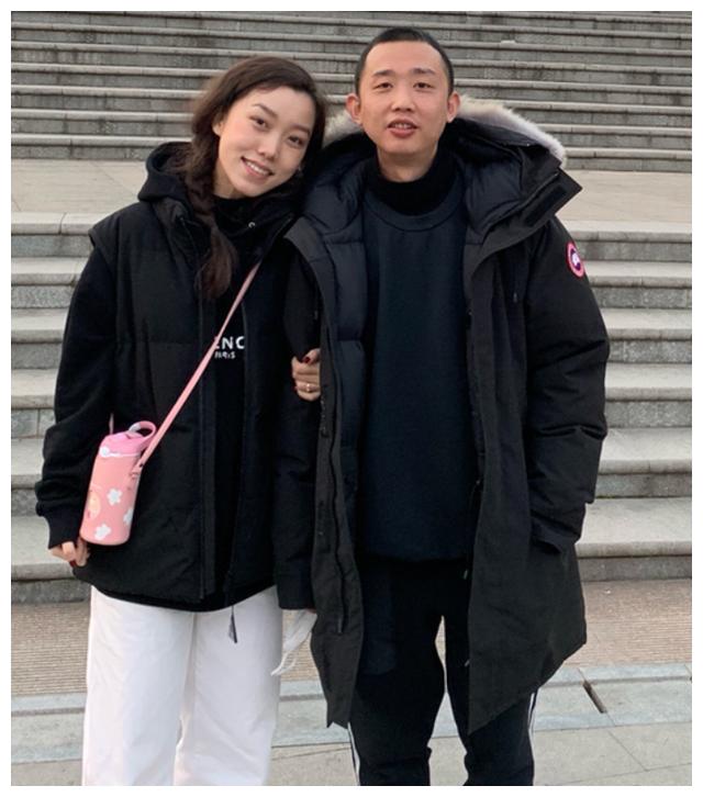 gai携哺乳期老婆蹦迪引热议,王斯然产后状态好,男生开酒对瓶吹