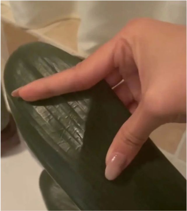 生活教育:山东一女子养了半年的花,才发现是假的休闲区蓝鸢梦想 - Www.slyday.coM 生活教育:山东一女子养了半年的花,才发现是假的休闲区蓝鸢梦想 - Www.slyday.coM