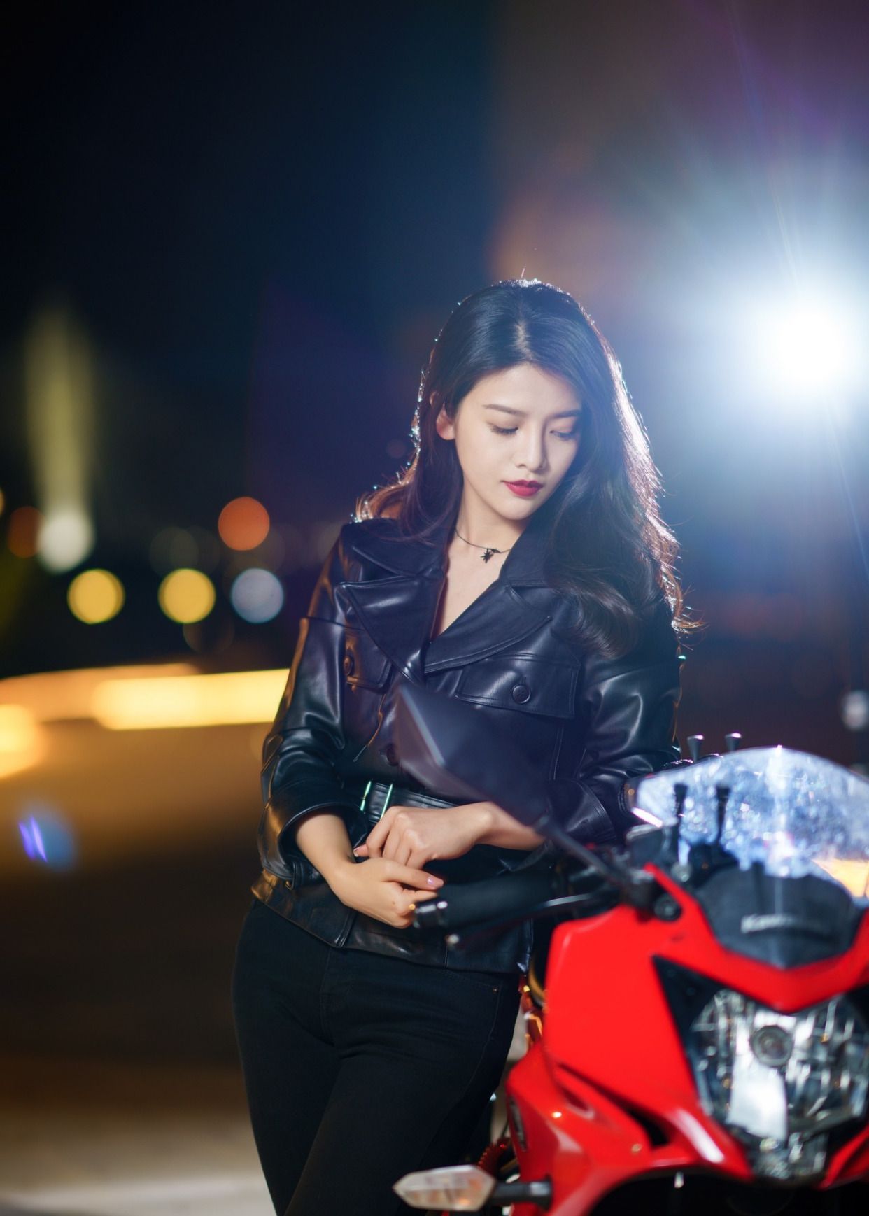 小姐姐驾驶机车,简直太帅了!