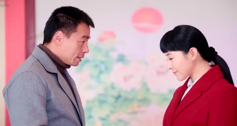 春雷终于和心爱的人结婚,戴上戒指的瞬间,春雷脸上洋溢着幸福