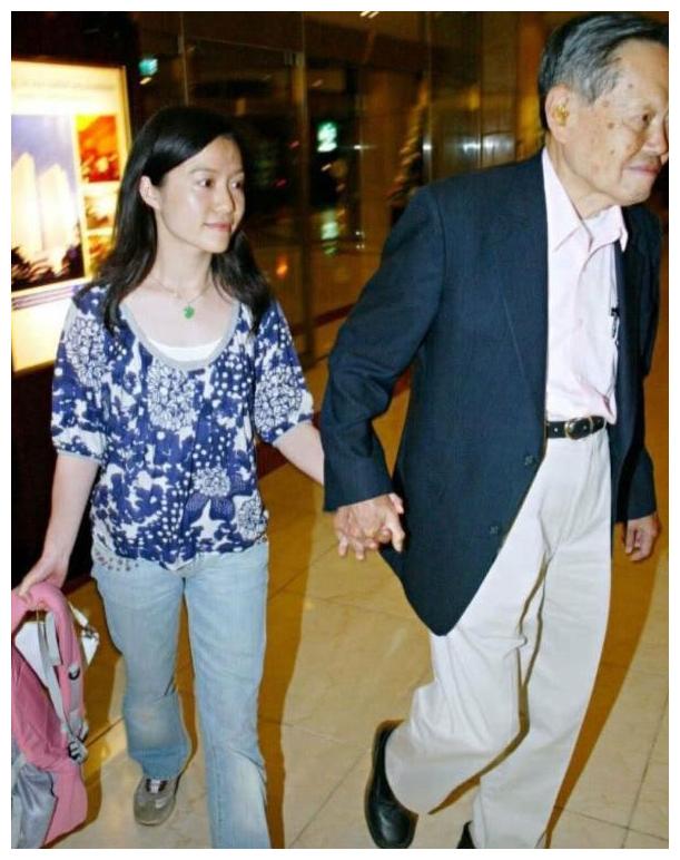 98岁杨振宁老当益壮44岁翁帆却老态尽显网友像同龄人