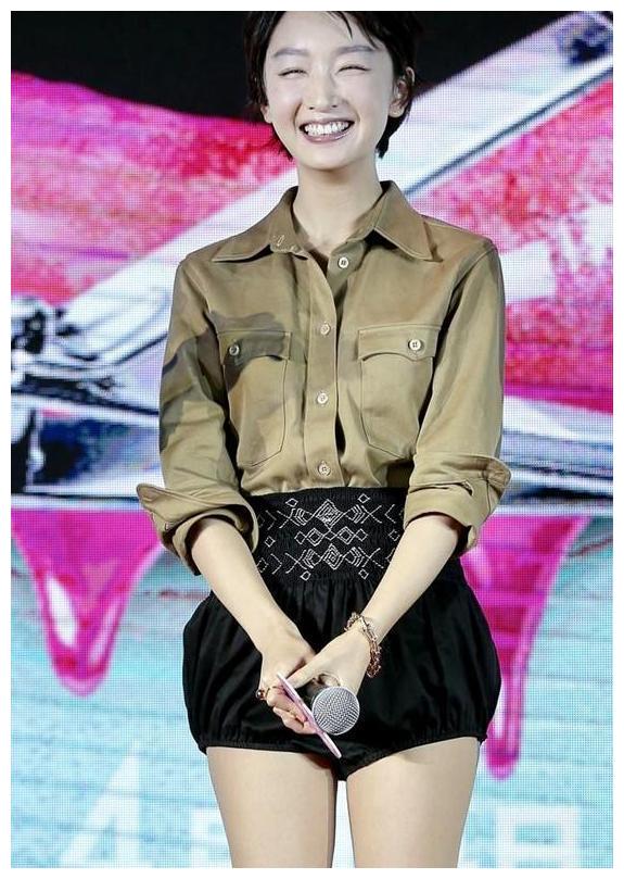 周冬雨,为显高穿着"安全裤"出来?162身高穿出172效果