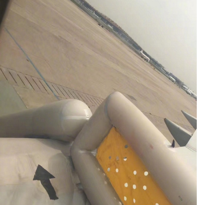 女子第一次坐飞机 兴奋得到处摸来摸去 嘭的一声20万没了休闲区蓝鸢梦想 - Www.slyday.coM 女子第一次坐飞机 兴奋得到处摸来摸去 嘭的一声20万没了休闲区蓝鸢梦想 - Www.slyday.coM