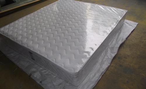 裹住床垫的塑料膜要不要撕掉?一听过来人说的话,才知我家做错了