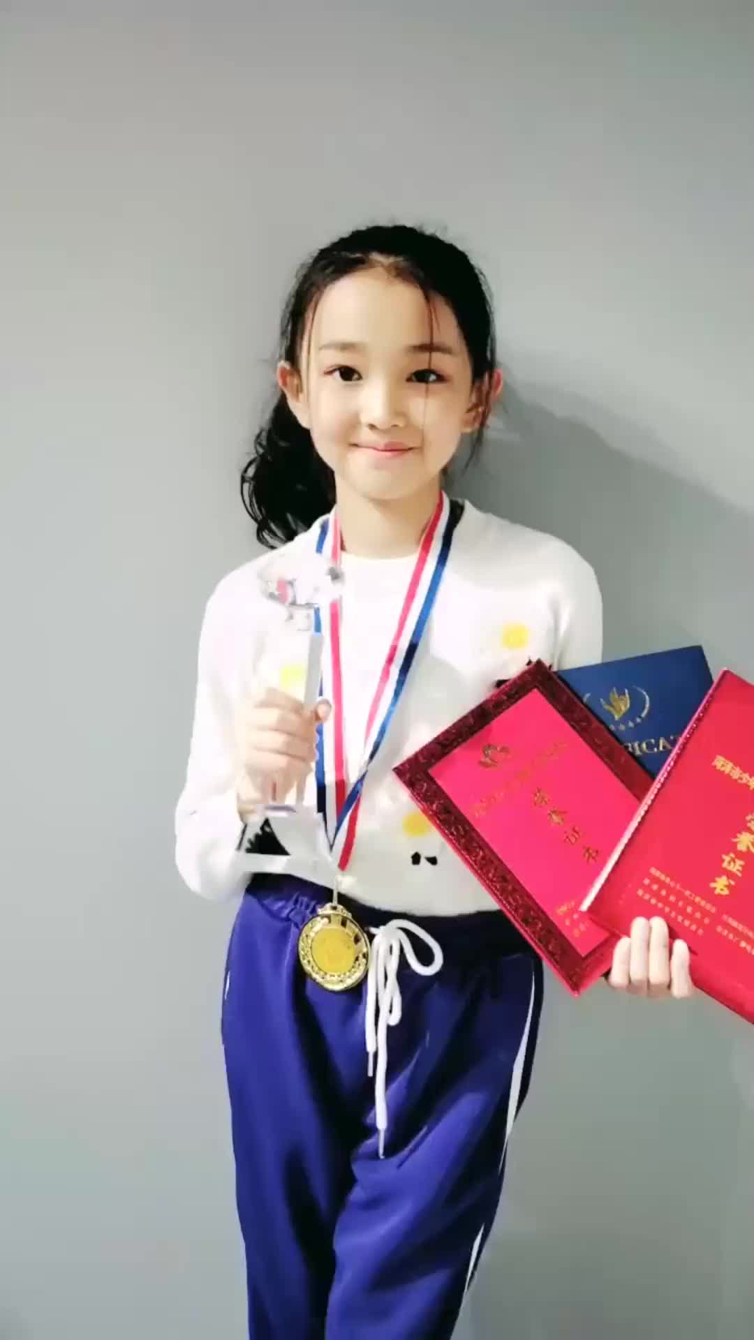 宋小睿不愧是火的童模看到这一幕网友这得多优秀啊