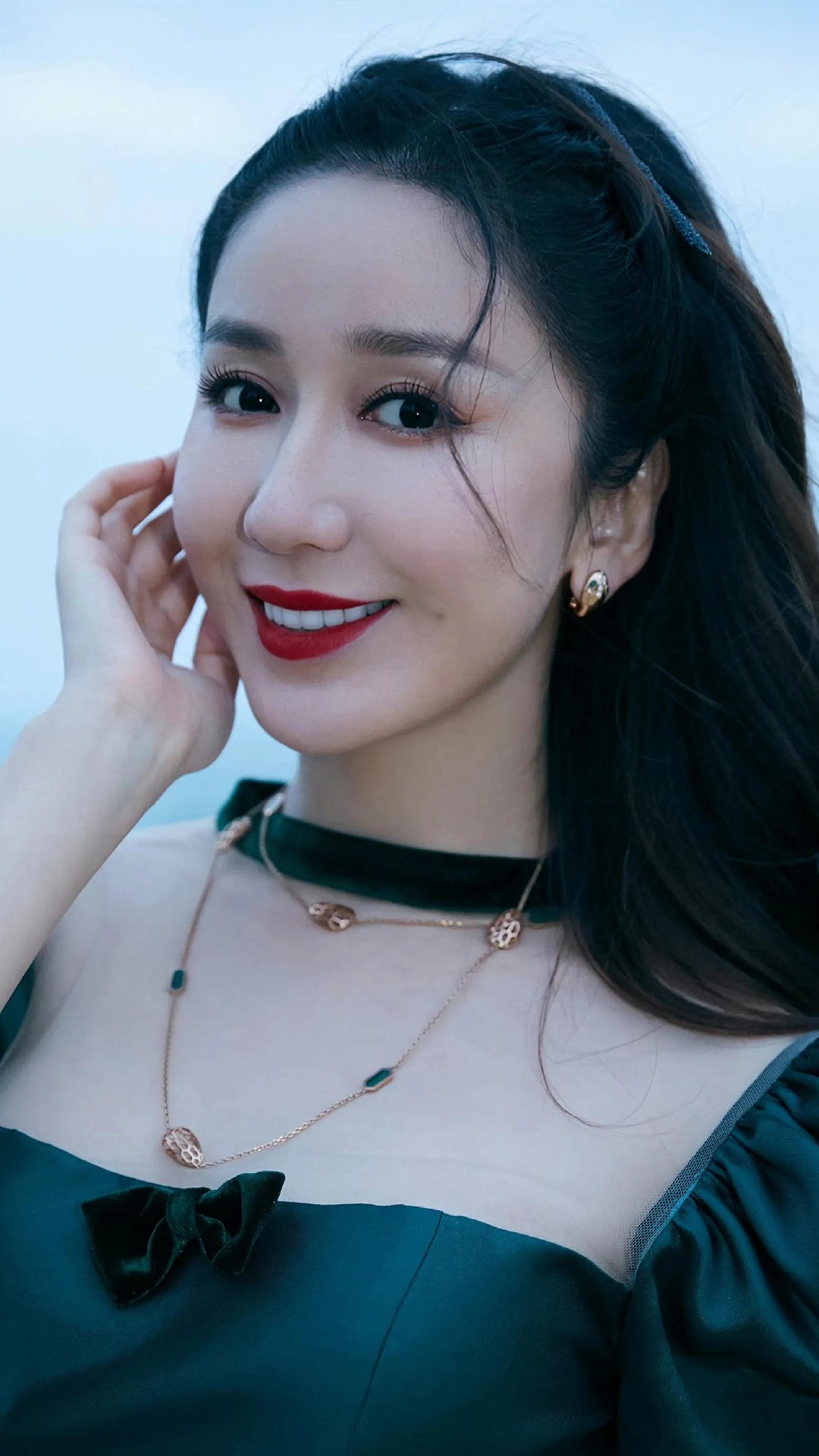 娄艺潇时尚写真肤白貌美大长腿性感迷人2