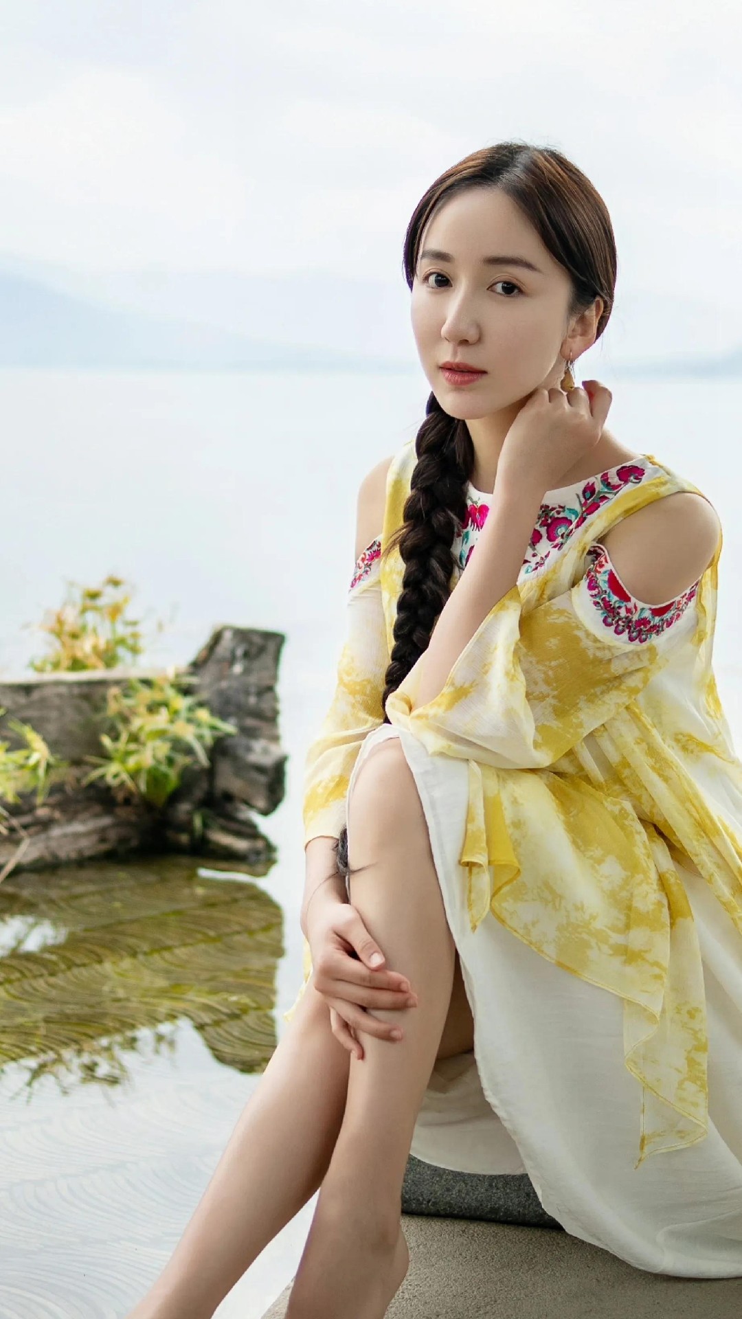 娄艺潇时尚写真肤白貌美大长腿性感迷人3