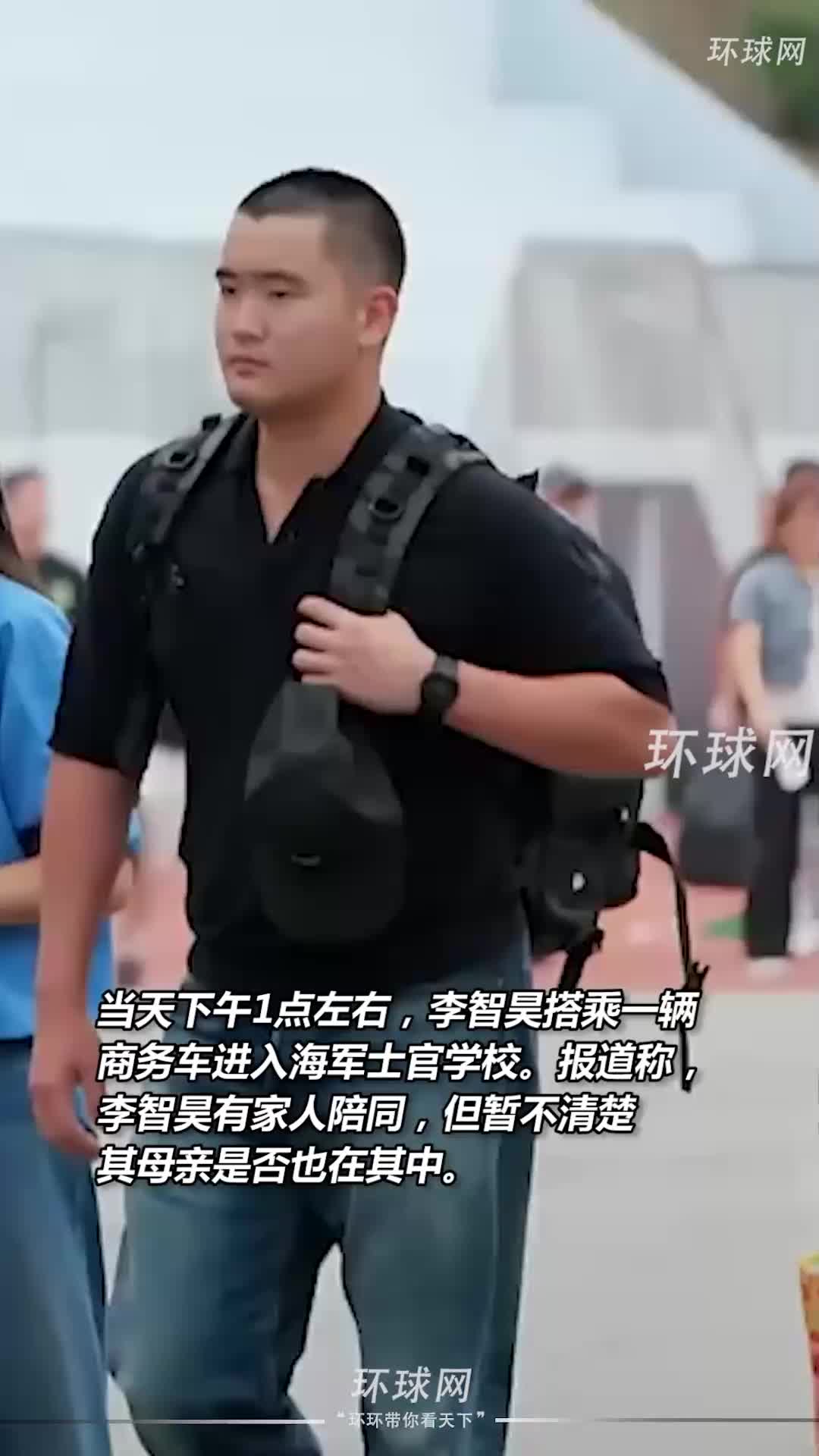 李在镕长子入伍现场：乘商务车进入海军学院，入伍仪式中举手敬礼