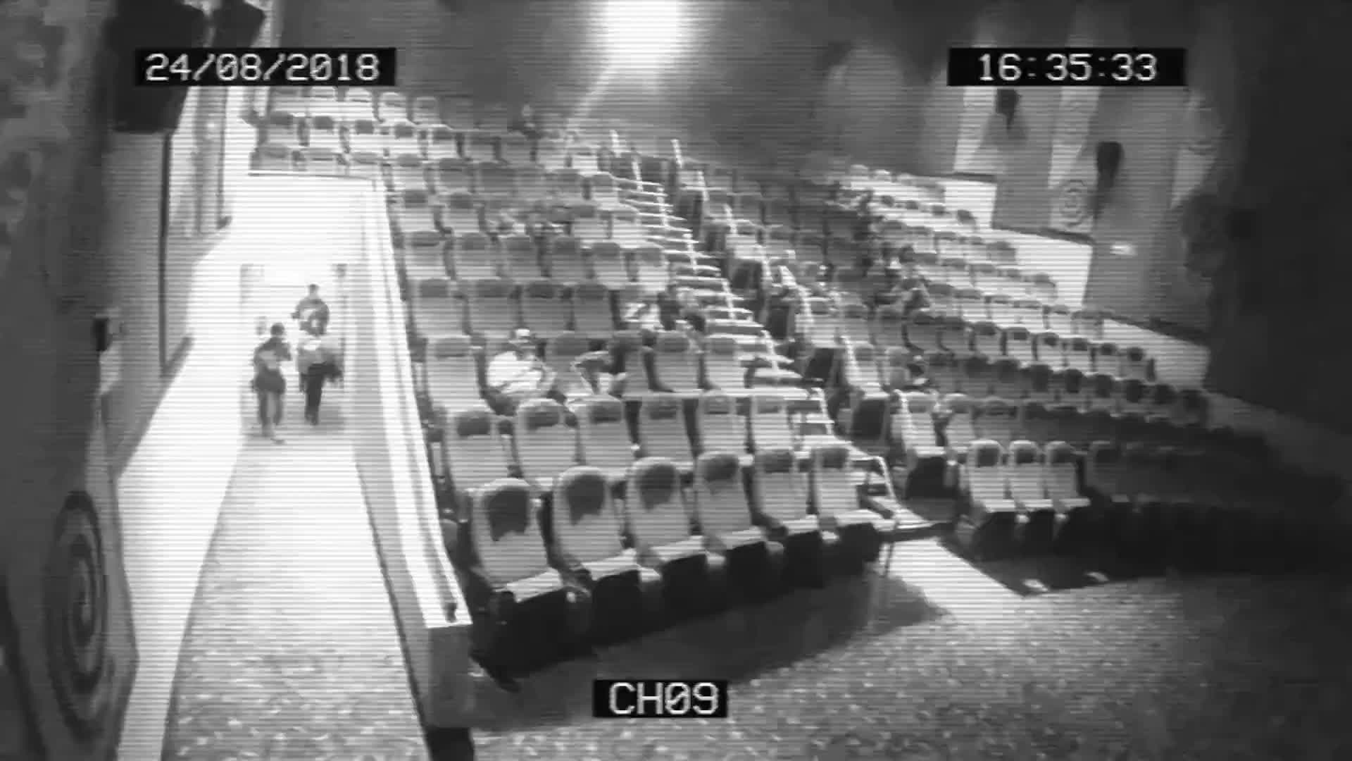 别想在电影院里胡作非为,你干的事监控一清二楚