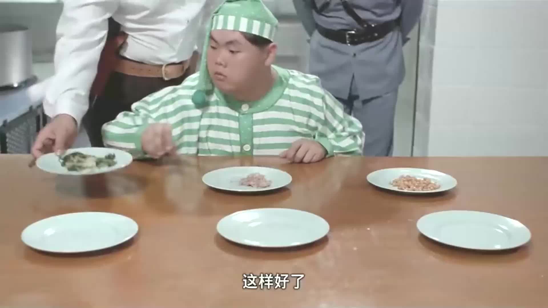 力王-牛排用来喂狗,给犯人的食物却少的可怜,监狱长真坏!