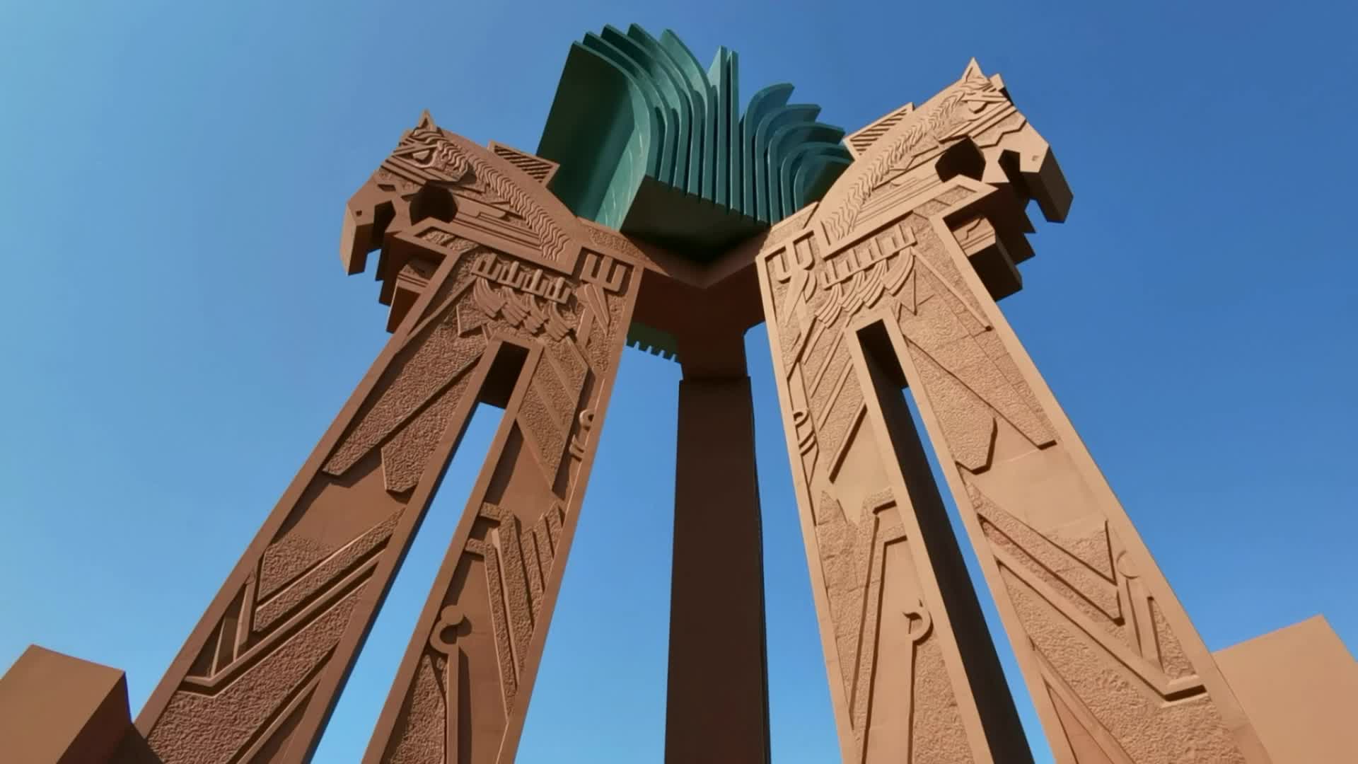 通辽市西拉木伦马头琴雕塑原创视频