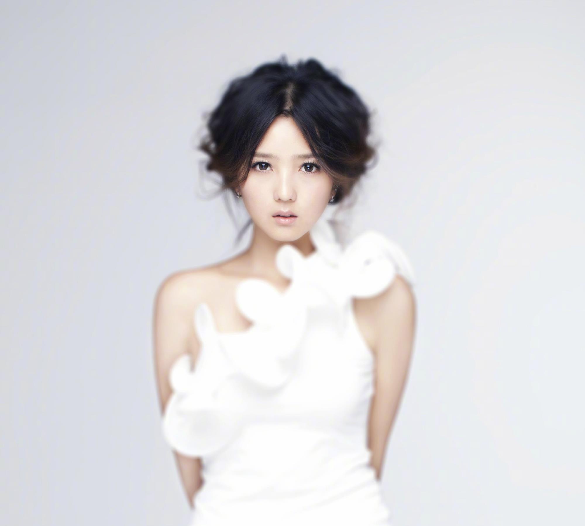 有种"整容"叫何洁离婚,33岁何洁近照,网友不敢攀高