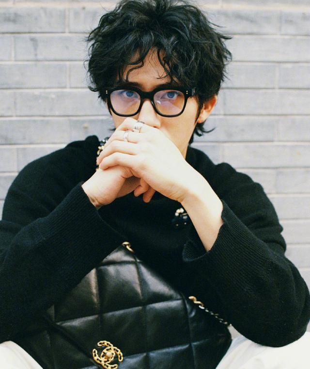 井柏然经典黑白配,复古帅气又少年_高清图集_新浪网