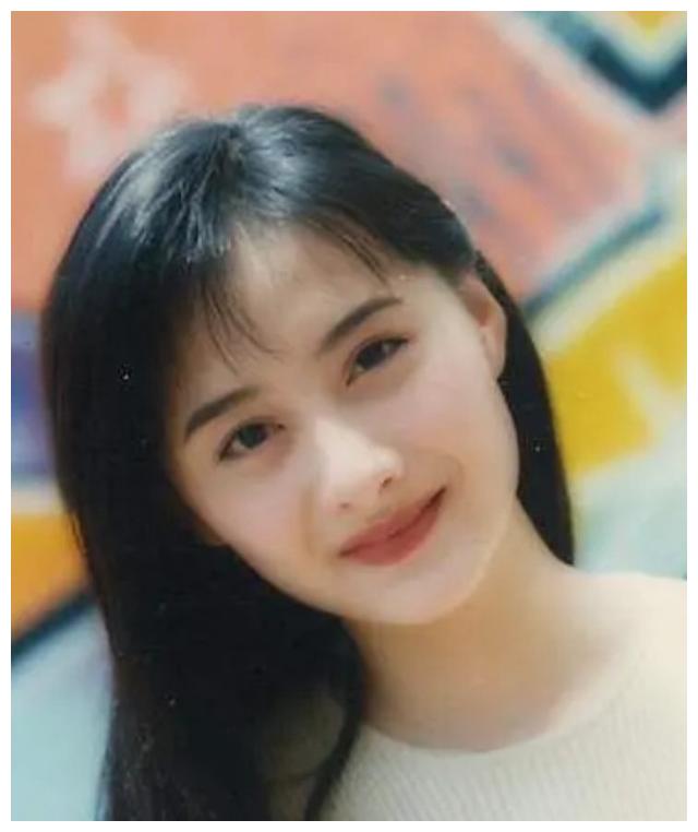 她是琼瑶女郎,被称为"玉女派掌门人",成为一代人的校园记忆