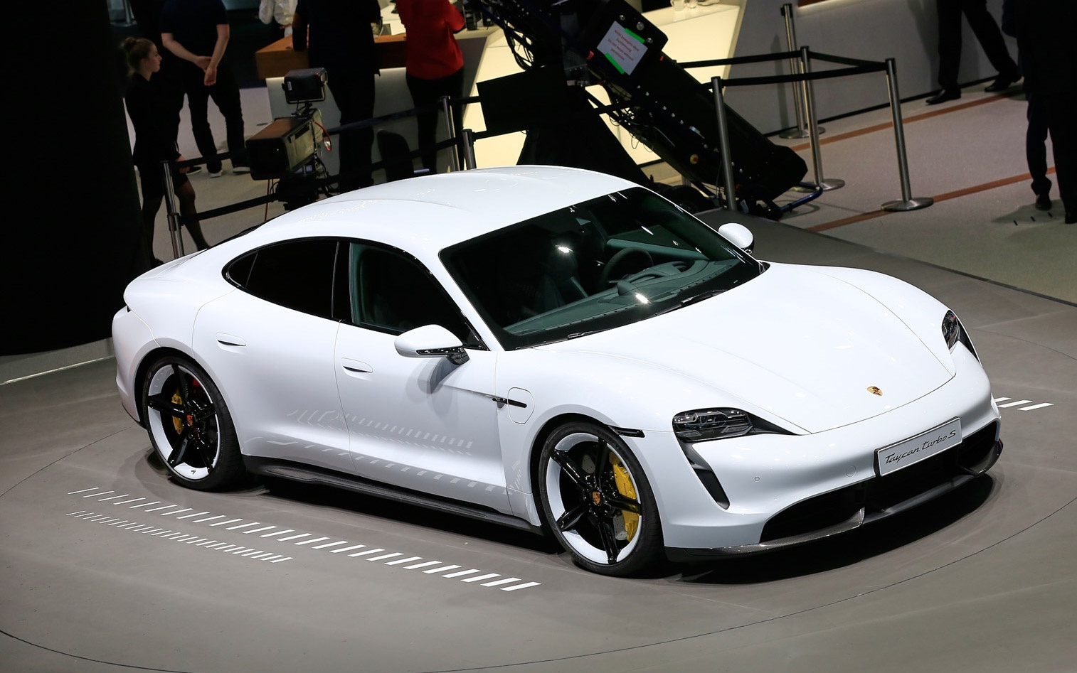 4月23日20:00,保时捷将召开taycan(配置|询价)国内