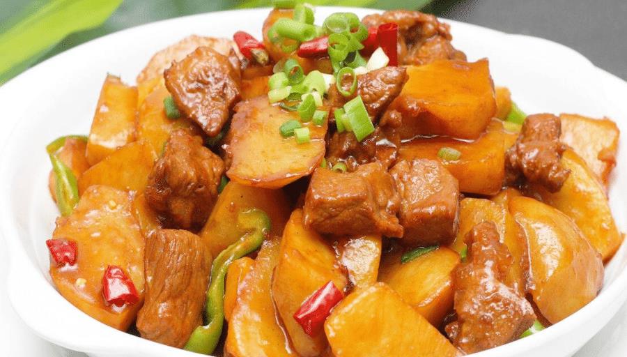 土豆和牛腩的完美搭配好吃又美味