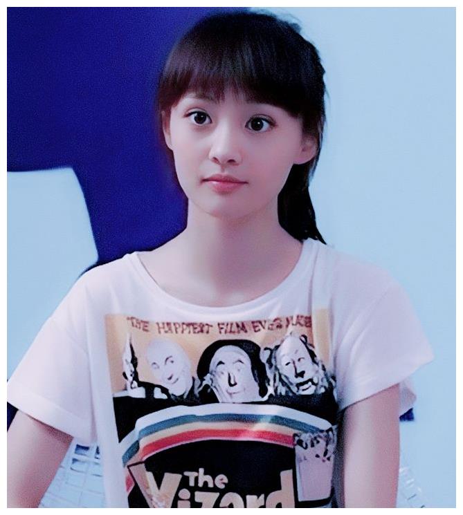 郑爽被扒出道前旧照,高马尾齐刘海,"小仙女"颜值令人心动