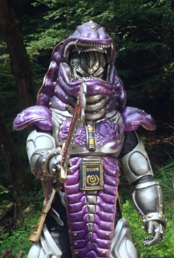 怪人还是有些夸张了,要知道《假面骑士wizard》中的不死鸟还在太阳中