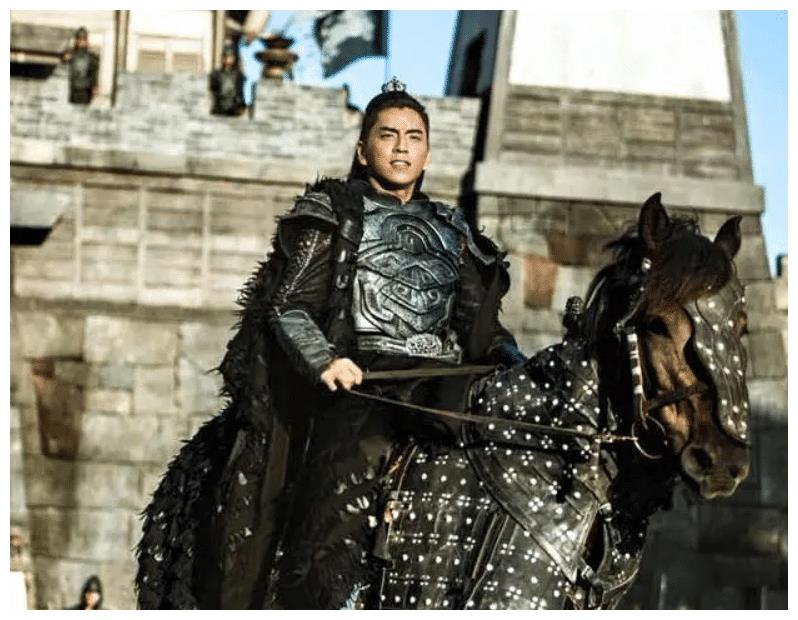 王大陆的肤色有多黑？跟李沁拥抱在一起，这色差也太明显了吧？休闲区蓝鸢梦想 - Www.slyday.coM