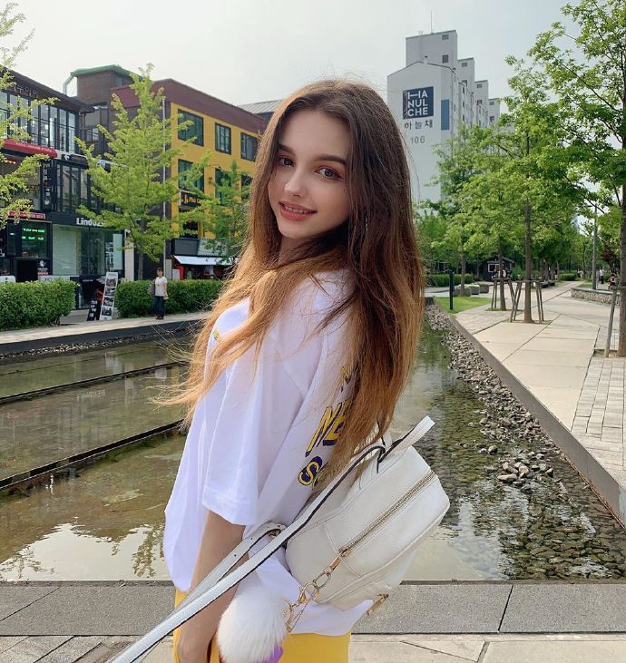 混血的俄罗斯小美女,很美哦.