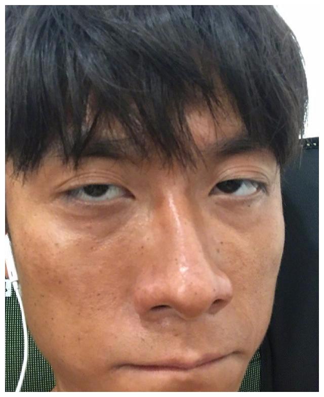 张一山晒素颜自拍cos猴子,脸上麻子清晰可见,粉丝:哥注意形象