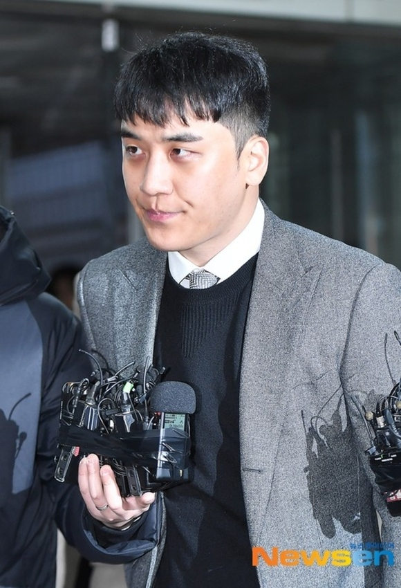 前BIGBANG的胜利第三次公审将推迟到11月19日