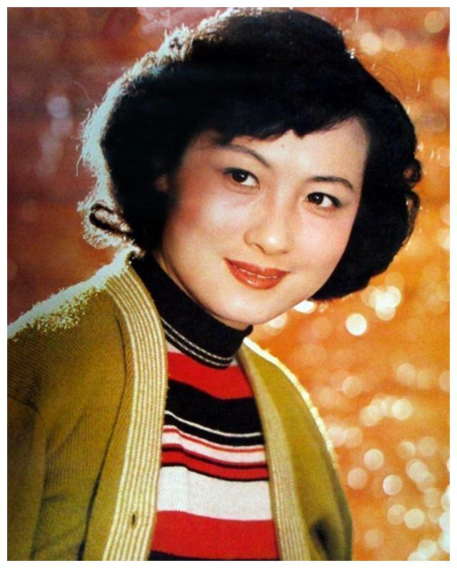 记得樱女主演程晓英吗曾与李仁堂演夫妻今73岁身体变胖