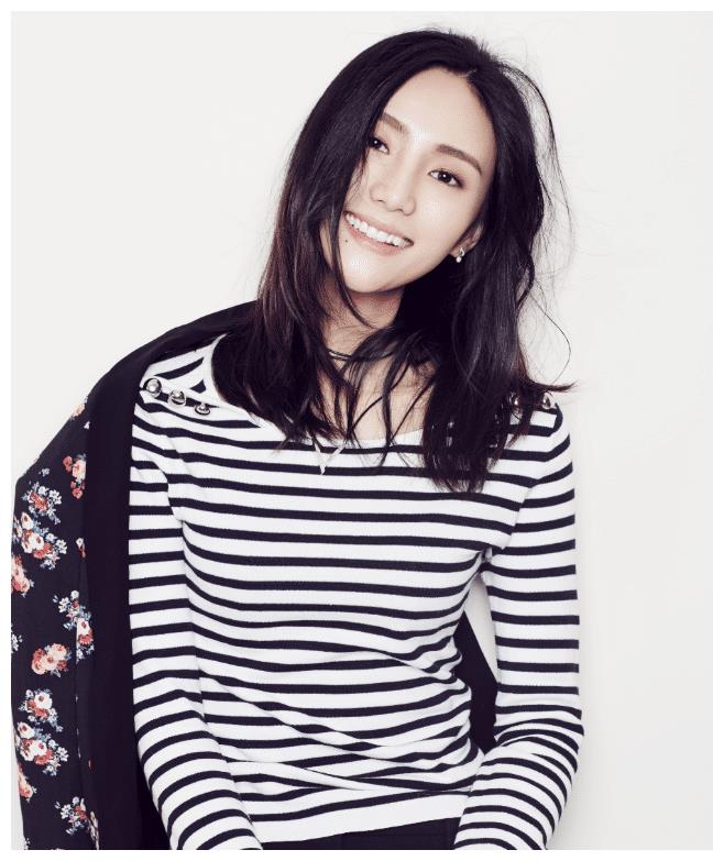 海哈金喜名花有主,与大19岁李亚鹏穿情侣装配一脸,李嫣同意吗