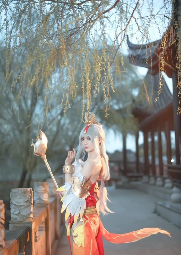 cosplay:《王者荣耀》李白王昭君__财经头条