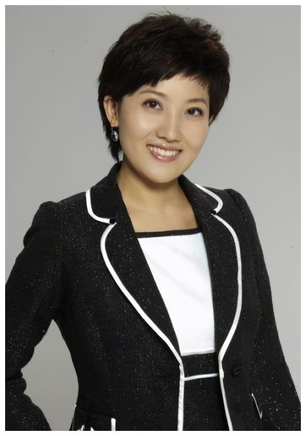曾进入中国传媒大学中学习,在播音主持这条道路上郑天亮走的并不是很