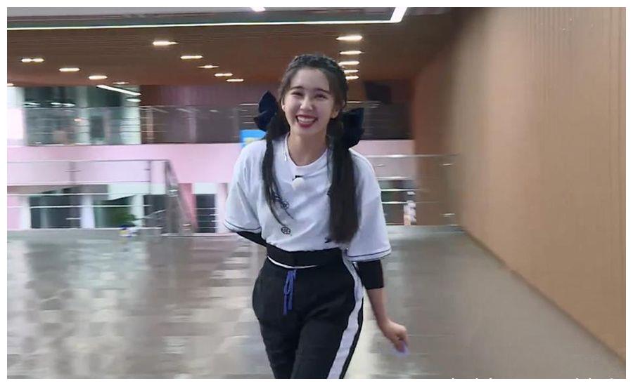 奔跑吧:撕掉李晨名牌的阚清子,却输给了baby,小海绵功不可没