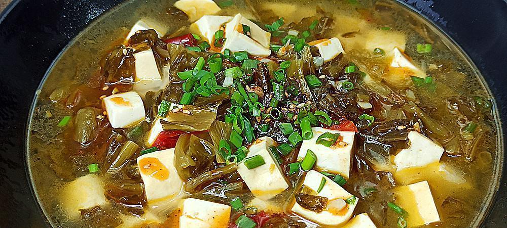 这道酸菜豆腐汤,做法简单,酸香开胃,经济实惠,花费不到5元钱