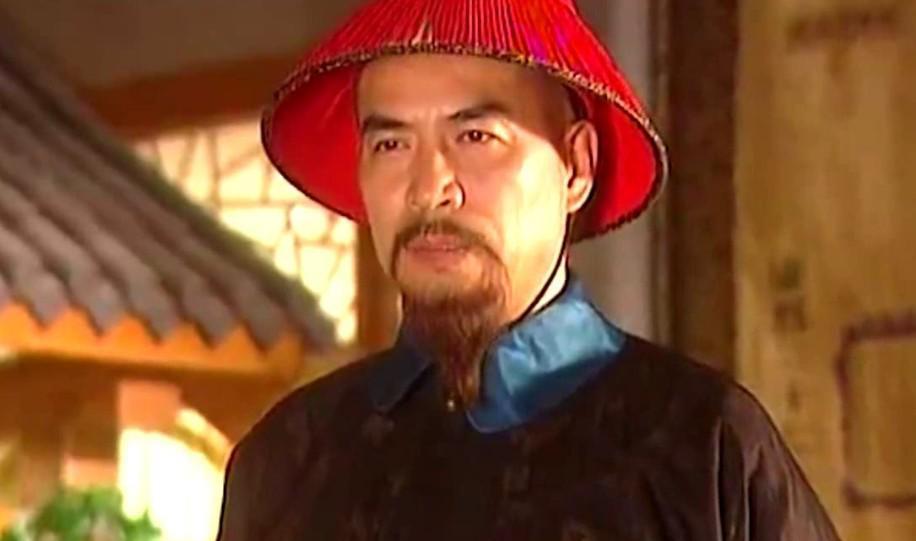 他饰演"卢援朝",陈道明主演的《康熙王朝》,他是饱受圣眷"李光地"