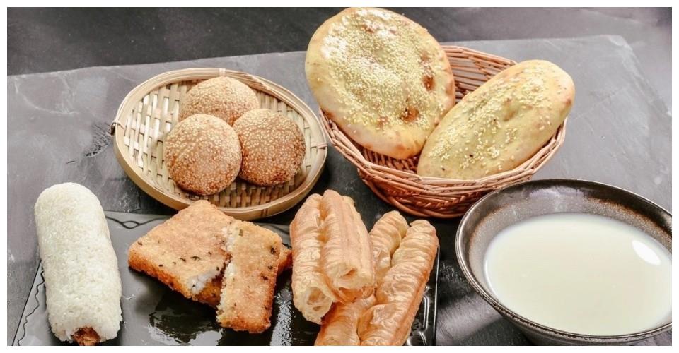 油条,豆浆,粢饭,也是他们口中的"四大金刚",上海本地人对它们的执着