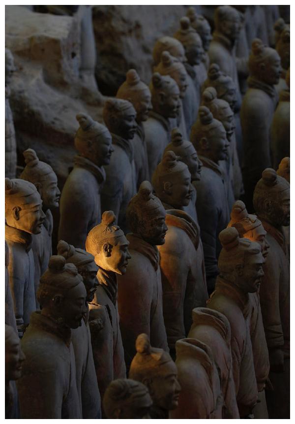 在《国家宝藏》节目中走红的西安文物摄影师赵震,近日通过秦始皇帝陵