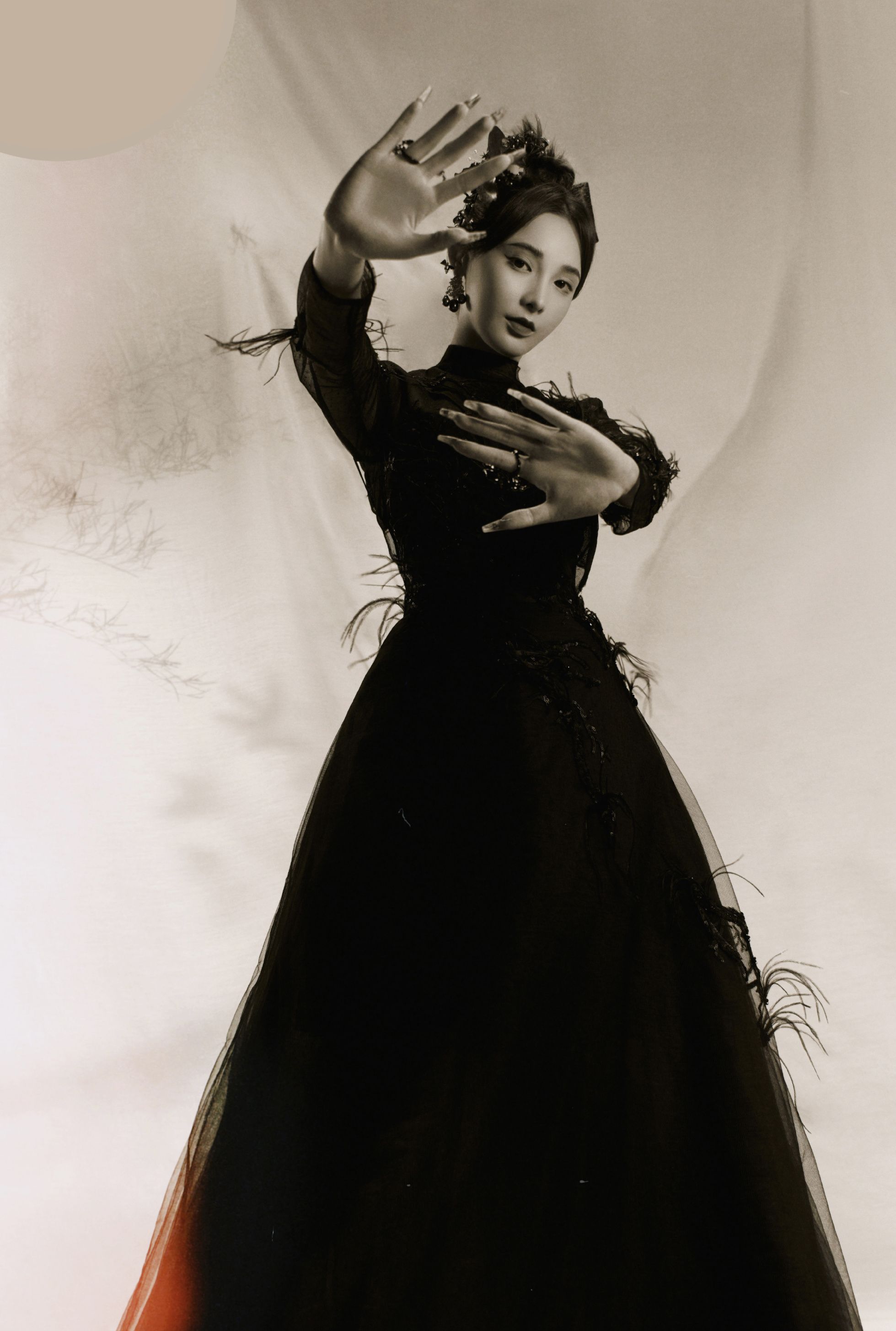 又被彭小苒惊艳到了穿复古旗袍宛如绝世名伶明眸皓齿好漂亮