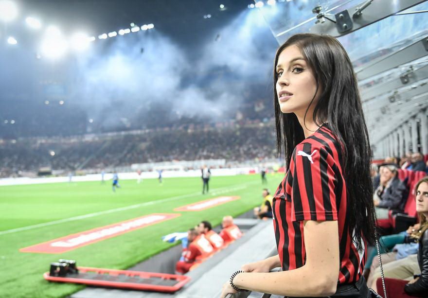 "米兰德比"ac米兰输球不输人!现场美女拥趸云集,亮瞎你的眼