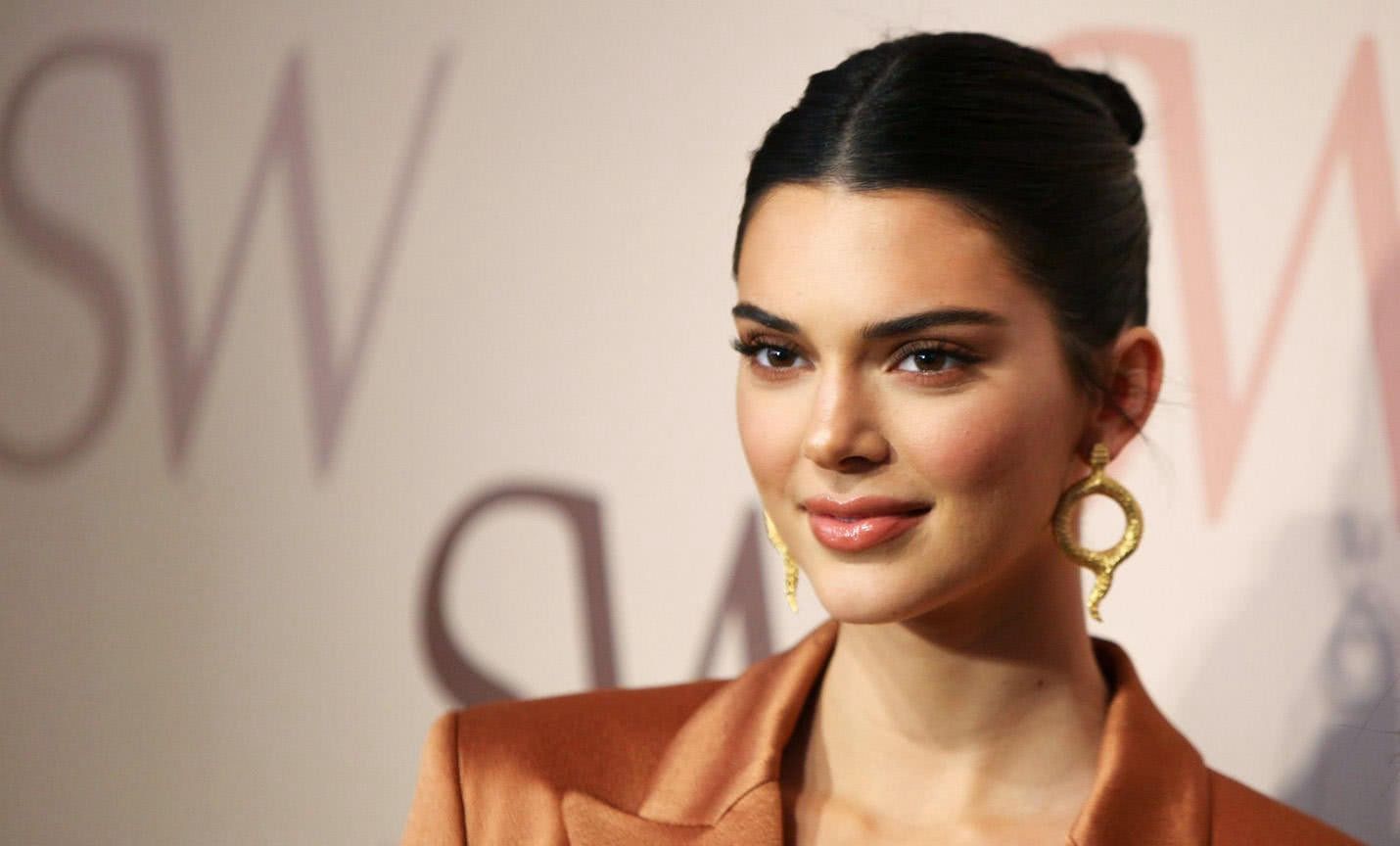 超模肯豆与杨幂同框斗艳比腿长,杨幂罕见秀"舞姿"_高清图集_新浪网