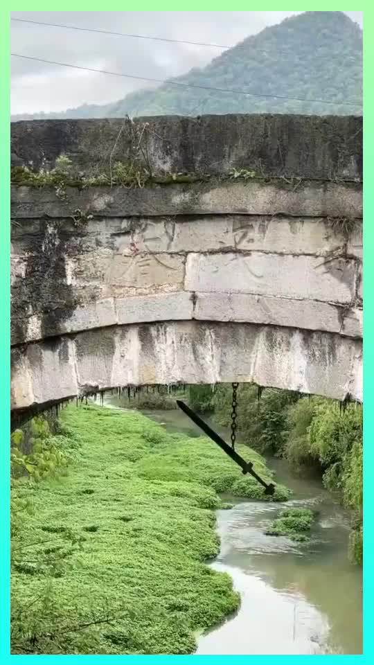 贵州古桥下面,悬挂一把神奇宝剑,已有几百年历史!