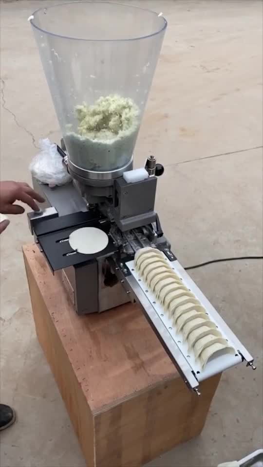 牛人发明的小型饺子成型机机器效率高一秒一个