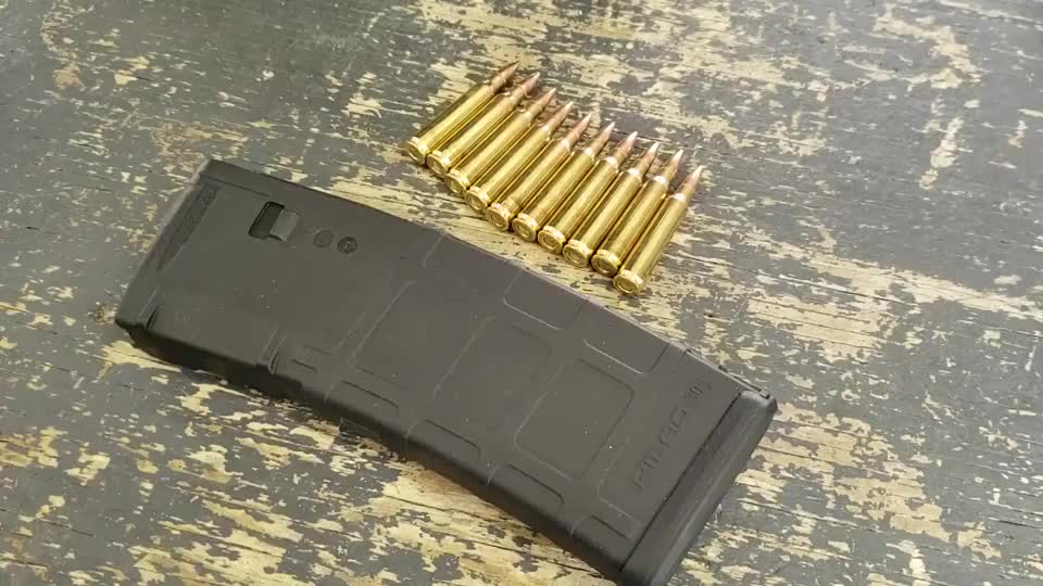 ar-15突击步枪弹匣压弹十发靶场射击评测