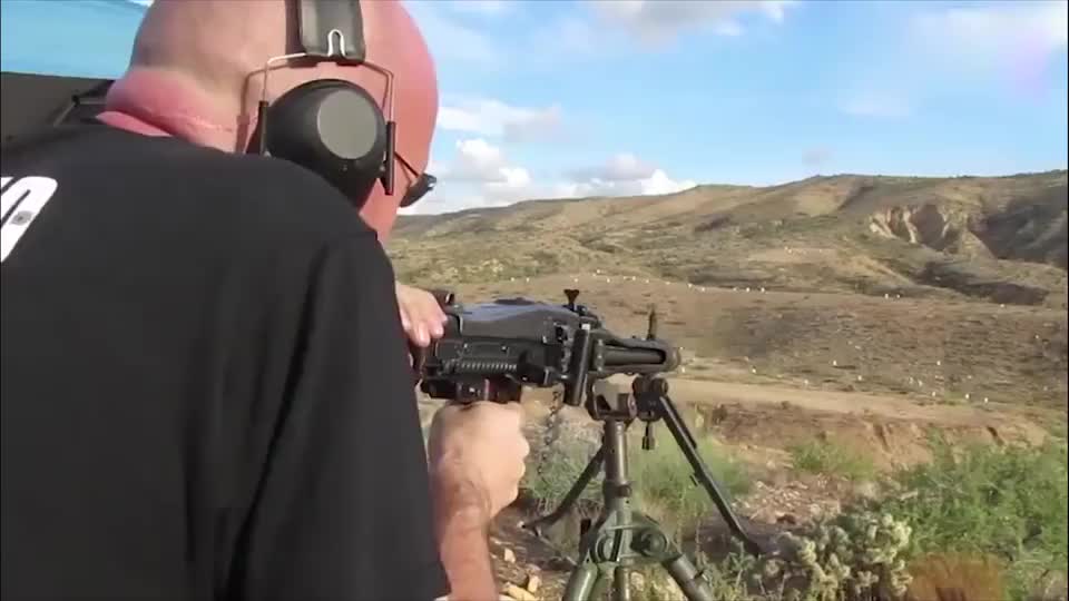 美国烧枪节上的mg42,射速极高,根本没法全自动!