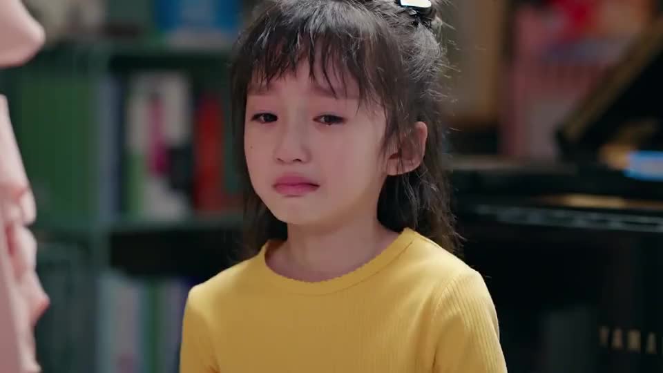 陪你一起长大新月还是个孩子呀哭的那么伤心太心疼了