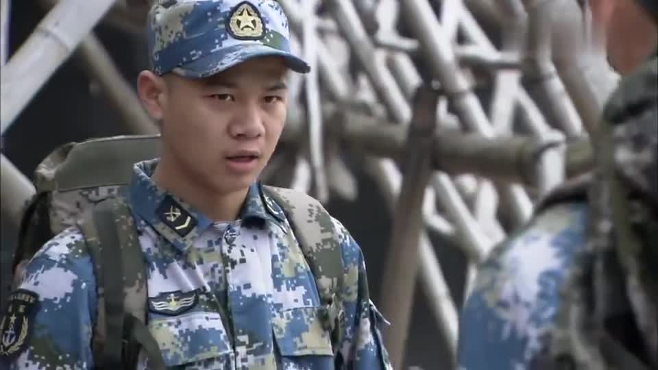 火蓝刀锋:老兵绰号蝰蛇,动起手来又快又狠,连老乡都不放过