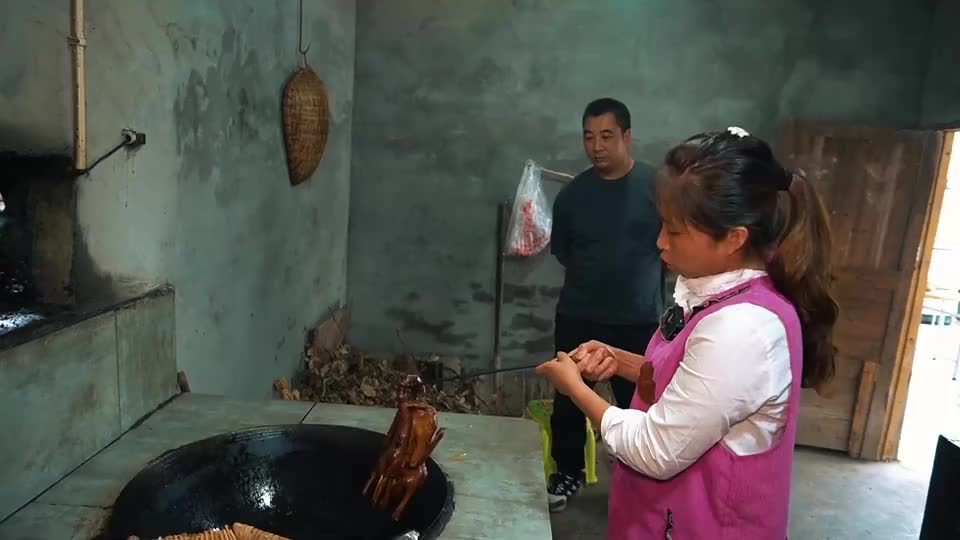 桃子姐包立春不吃肉的第二天桃子姐做一盘甜皮鸭馋哭包立春