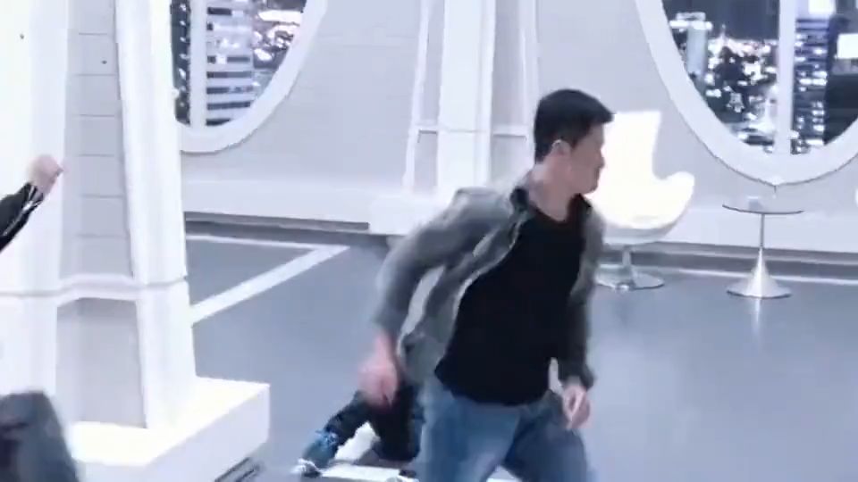 很少再能看到这么精彩的打戏了，西装暴徒张晋的柔美连招