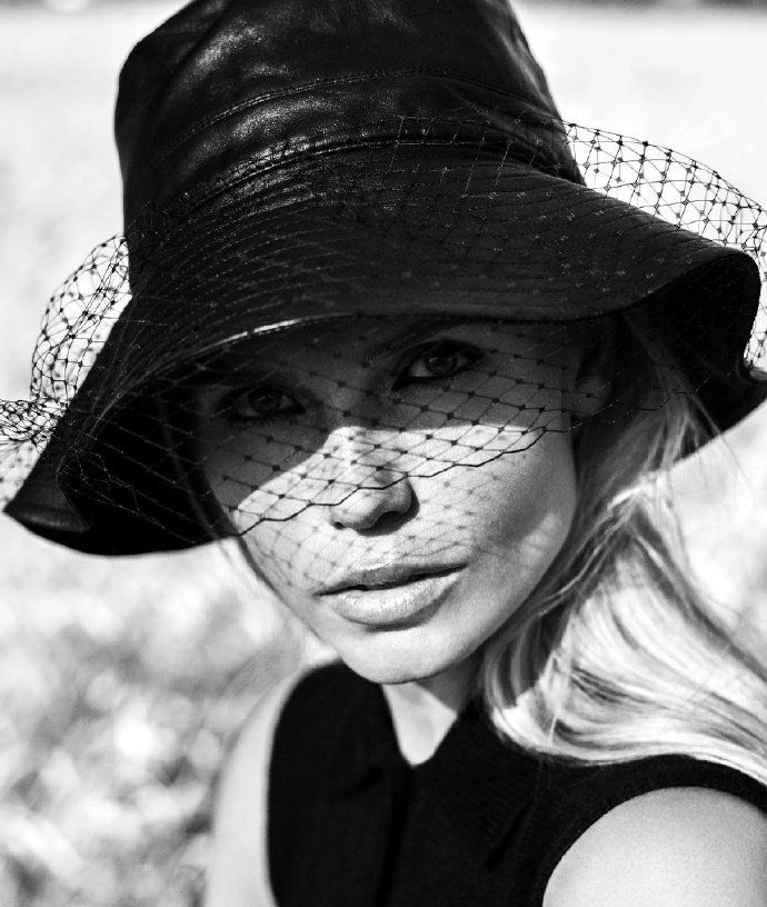 娜塔莎·波莉(natasha poly),穿搭风格时髦,流行式样_高清图集_新浪网