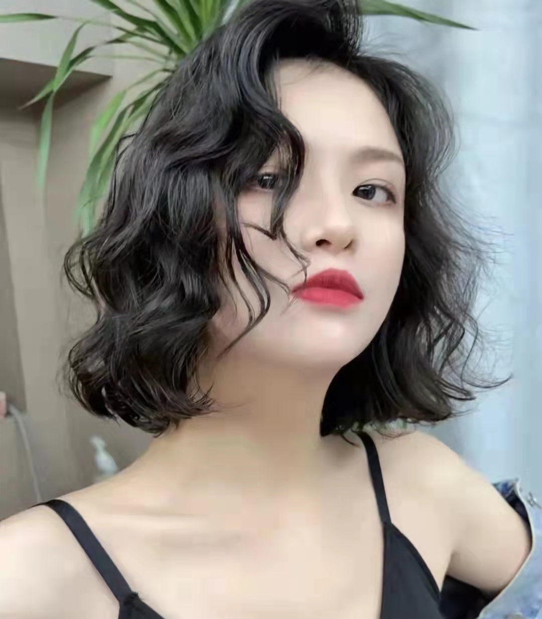 头发到肩膀适合什么发型?三种网红款及肩发型,时髦减龄又显脸小